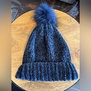 D11.11 Laundry By Design Super Soft Hat with Poof